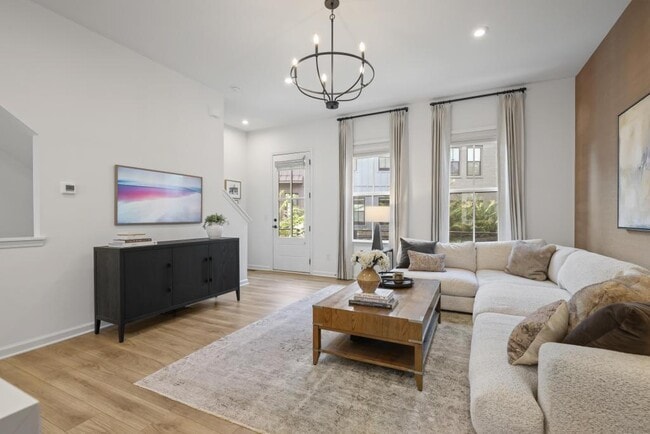 Building Photo - 121 Chestnut Cir