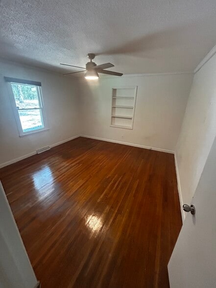 Building Photo - 1144 Forest Dr