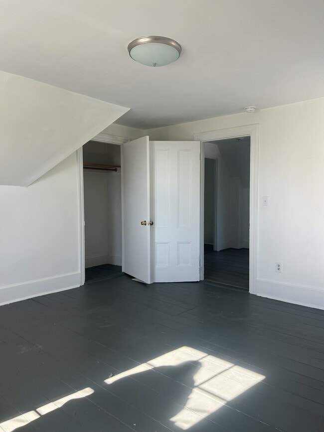 Building Photo - 11 Trinity St