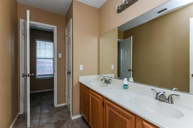 Building Photo - 2208 Havenwood Dr