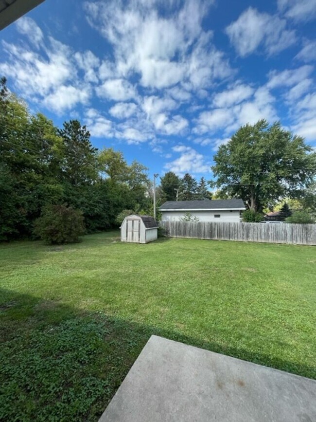 Building Photo - 425