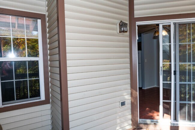 Building Photo - 2162 Ash Ct