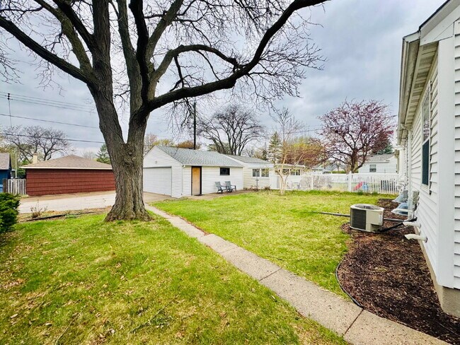 Building Photo - 6012 Logan Ave S