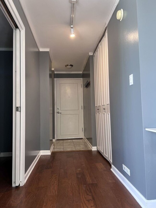 Building Photo - 2600 N Hampden Ct