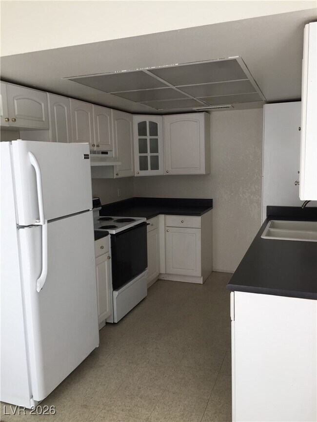 Building Photo - 241 Misty Isle Ln