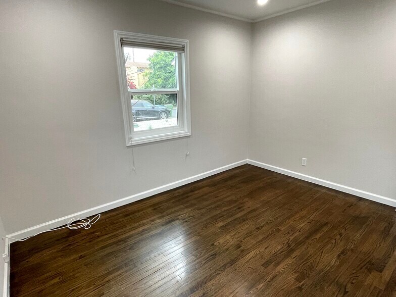 Bedroom - 5457 Beck Ave