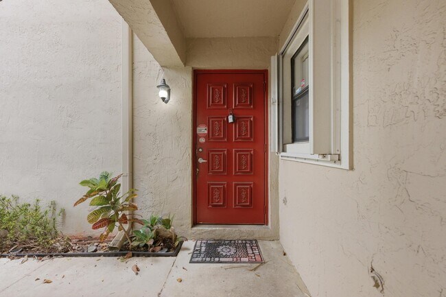 Building Photo - 9633 Riverside Dr