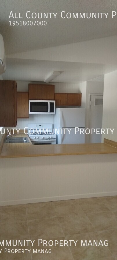 Building Photo - 2 bed, 1.5 bath apartment in 29 Palms!