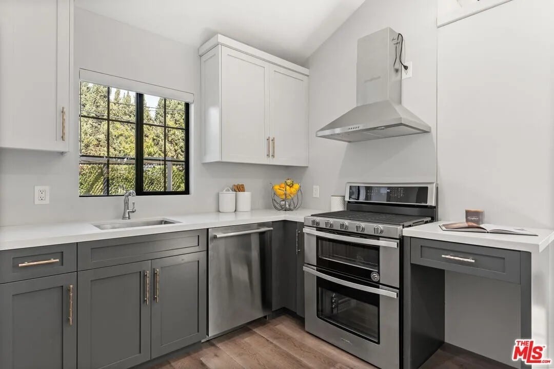 Building Photo - 5637 W 83rd St