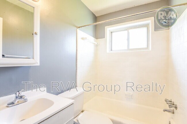 Building Photo - 4111 Kinsley Ave