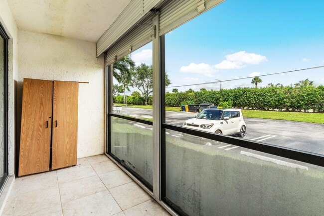 Building Photo - 826 Sky Pine Way