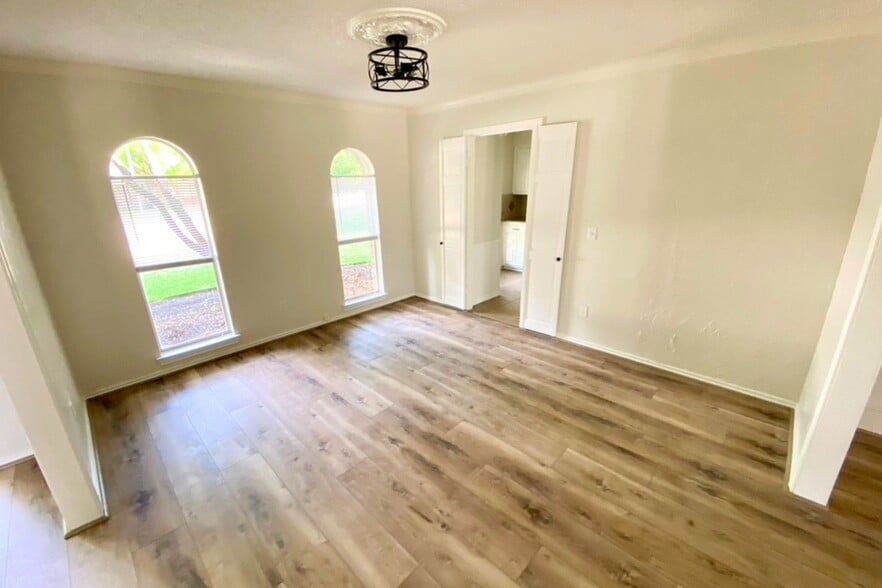 Dining Room - 2917 Las Palmas Ln