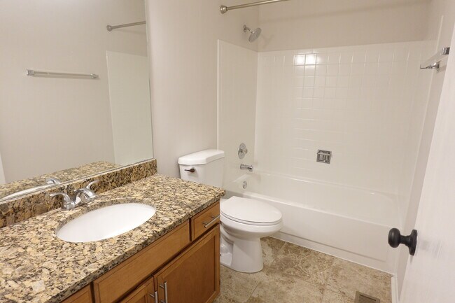 Building Photo - 231 University Ln