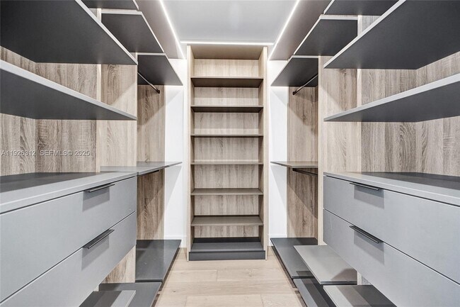 Building Photo - 200 Sunrise Dr