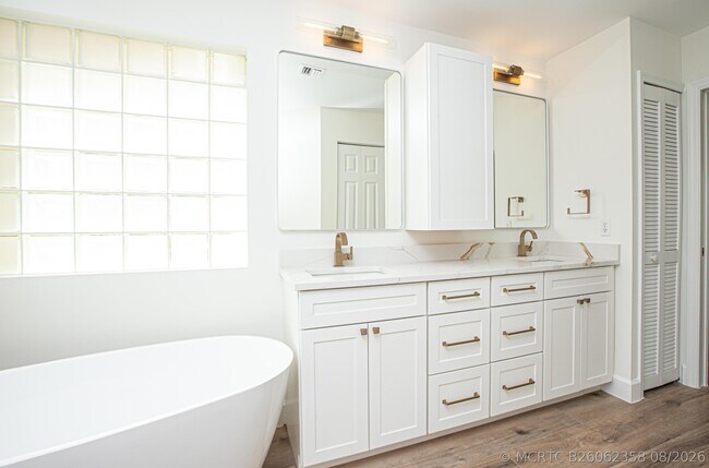 Building Photo - 10881 La Salinas Cir