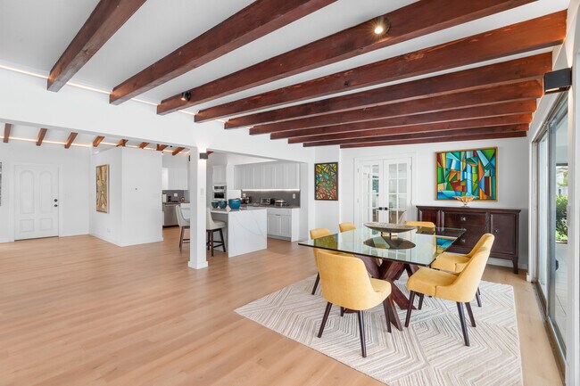 Building Photo - 273 Tropic Dr