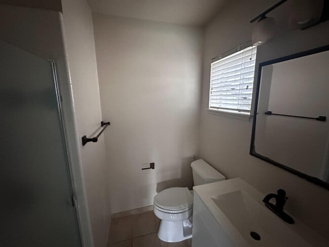 Building Photo - 756 Broadmoor Dr