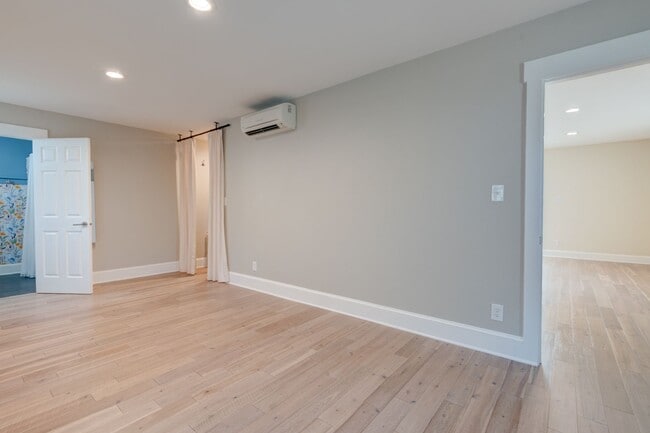 Building Photo - 705 Haller St NE