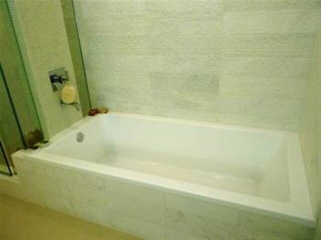 Building Photo - 77 Hudson St