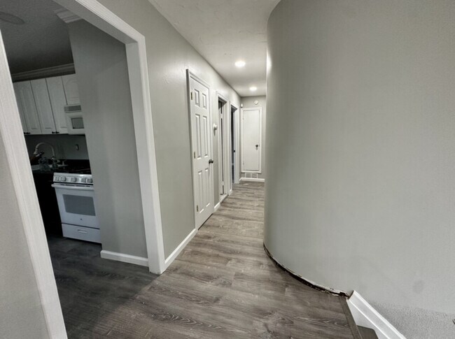 Building Photo - 34 Blue Jay Dr, Brentwood