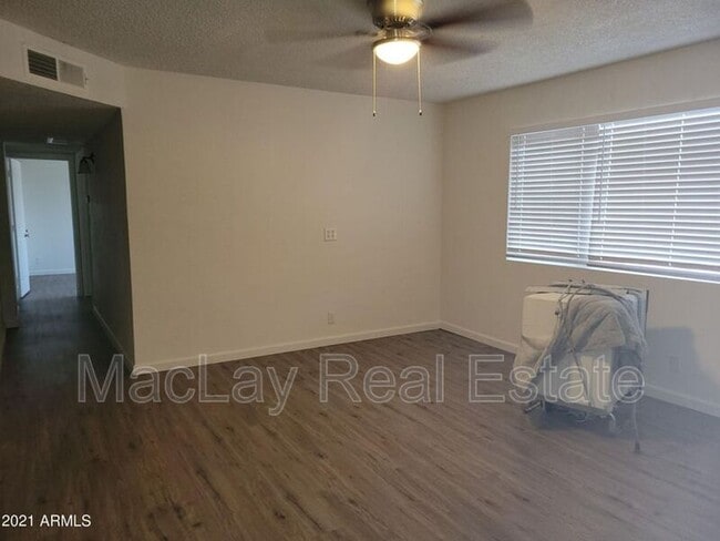 Building Photo - 424 W Brown Rd