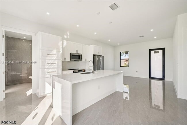 Building Photo - 4402 E 19th St