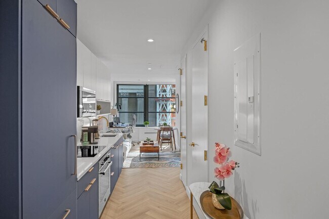 Building Photo - 980 6th Ave