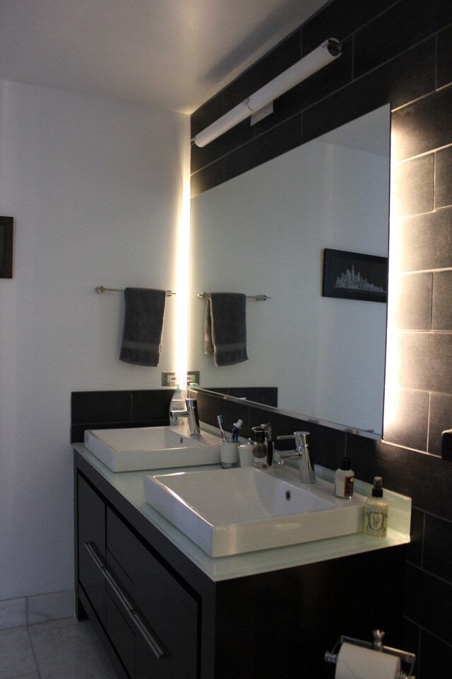 Master Bath - 817 W Washington Blvd
