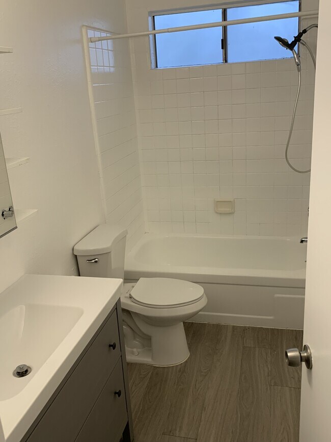 Building Photo - 1351 N Orange Dr