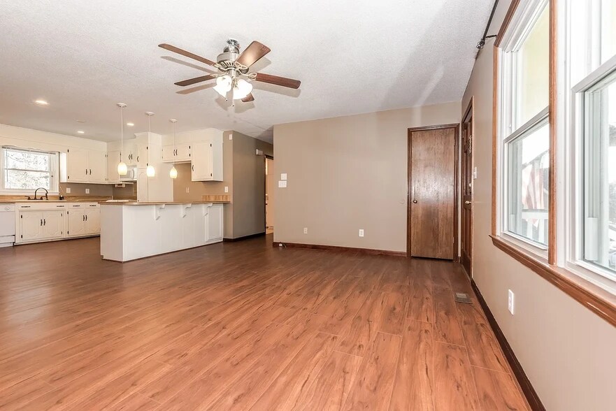 Building Photo - 5400 Beam Lake Dr