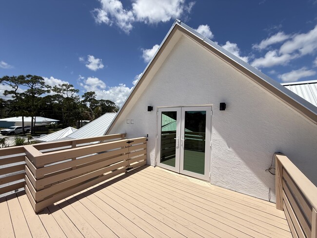 Building Photo - 5814 SE Orange Blossom Trail