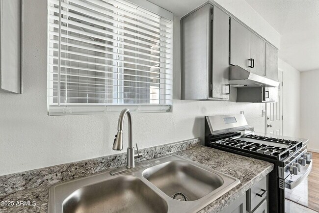 Building Photo - 130 W Harding Ave