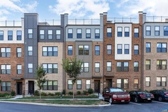 Building Photo - 824 Wesley Ln