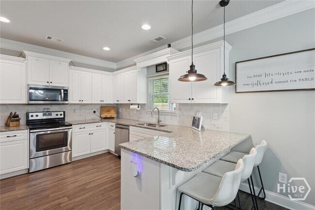 Building Photo - 105 Summer Station Dr