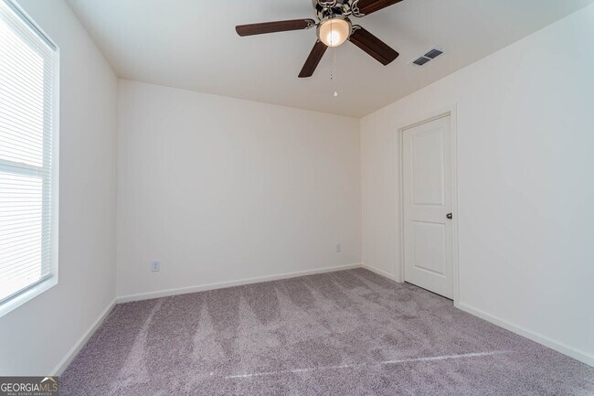 Building Photo - 307 Gazebo Dr