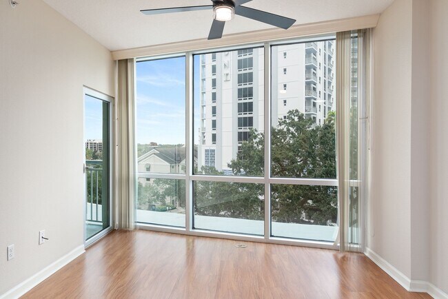 Building Photo - Downtown Orlando One Bedroom with Lake Eola View * * Modernized Waverly Condo