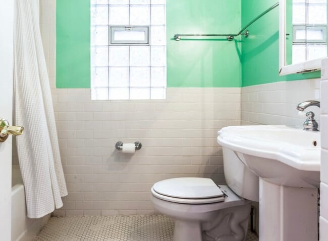 Building Photo - 5323 S Harper Ave