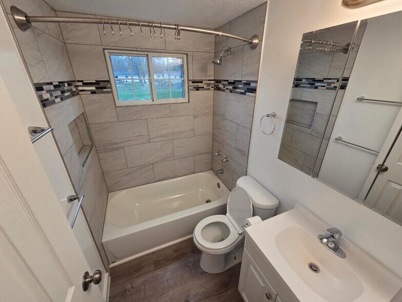 Building Photo - 988 Delwood Rd