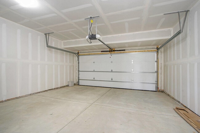 Building Photo - 5525 E Spaniel Dr