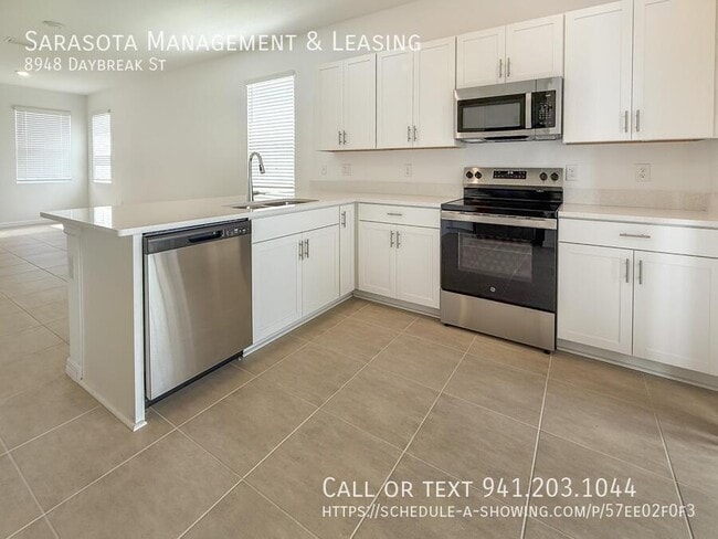 Building Photo - 8948 Daybreak St