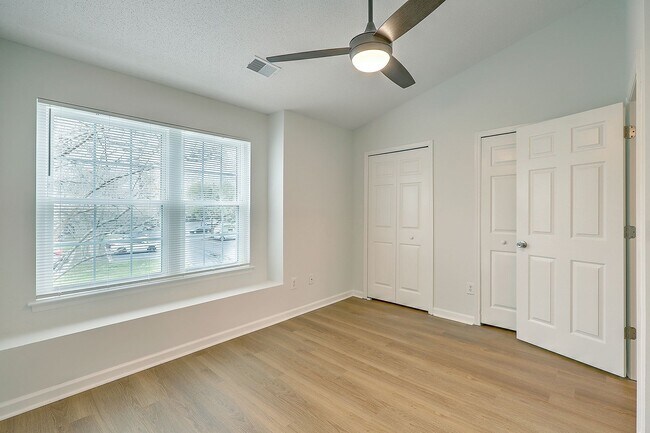 Building Photo - 8047 Shadow Oak Dr