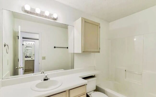 Building Photo - 1105 Rook Pl