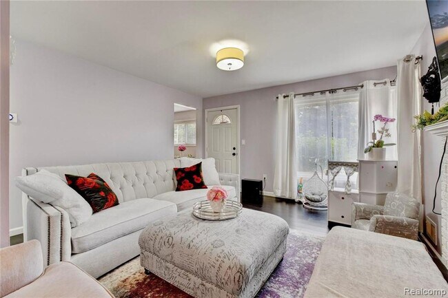 Building Photo - Beautiful Home in Dearborn Heights