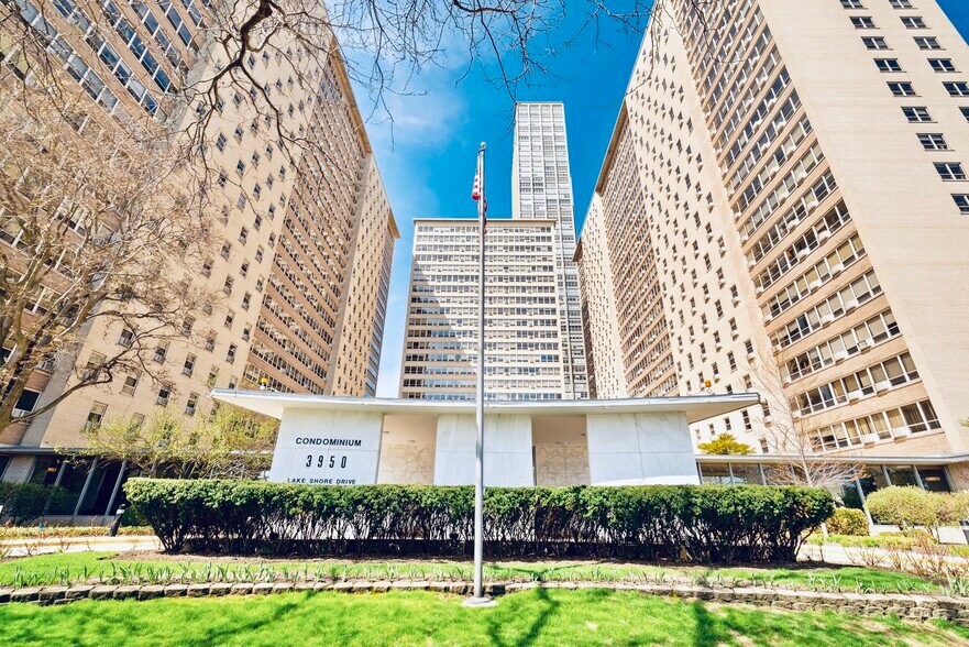 Primary Photo - 3950 N Lake Shore Dr