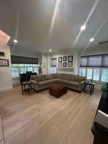 Building Photo - 502 Bright Meadow Dr