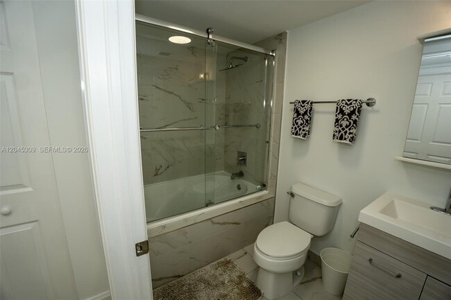 Building Photo - 2951 S Bayshore Dr