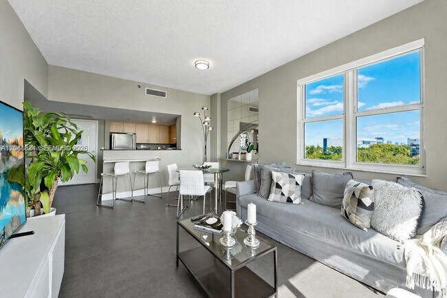 Building Photo - 3000 Coral Wy