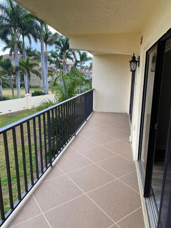 Building Photo - 7550 Sunshine Skyway Ln S