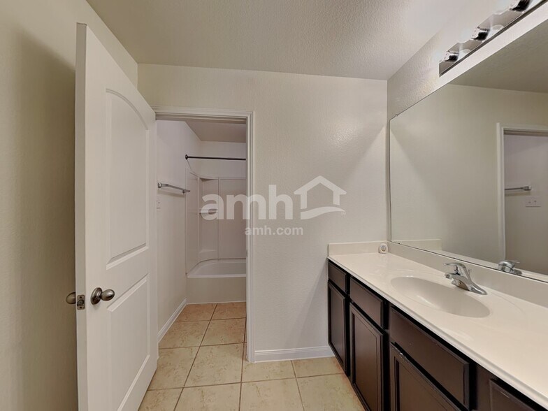 Building Photo - 19905 Per Lange Pass