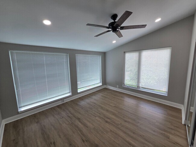 Building Photo - 1701 Scotchbrook Dr